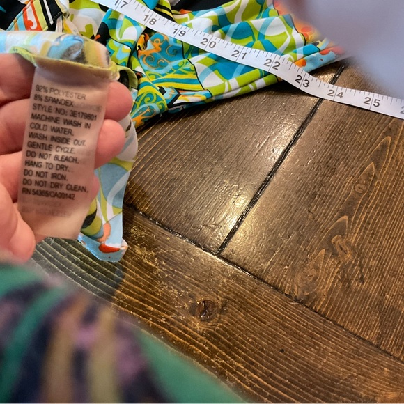 Peter Nygard Colorful Abstract Top - Picture 7 of 8